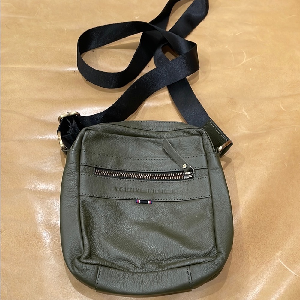 TOMMY HILFIGER Men's Crossbody Bag in Olive Green